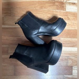 Steve Madden boots size 6